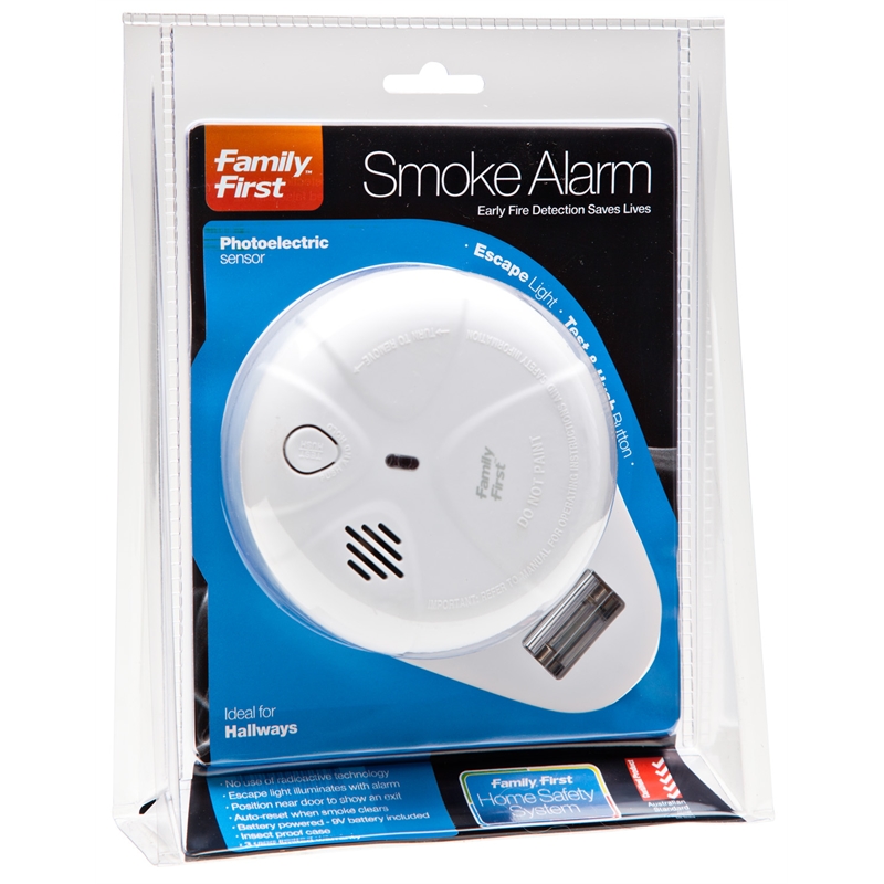 Family First 9V Photoelectric Smoke Alarm With Escape Light I/N 4210436